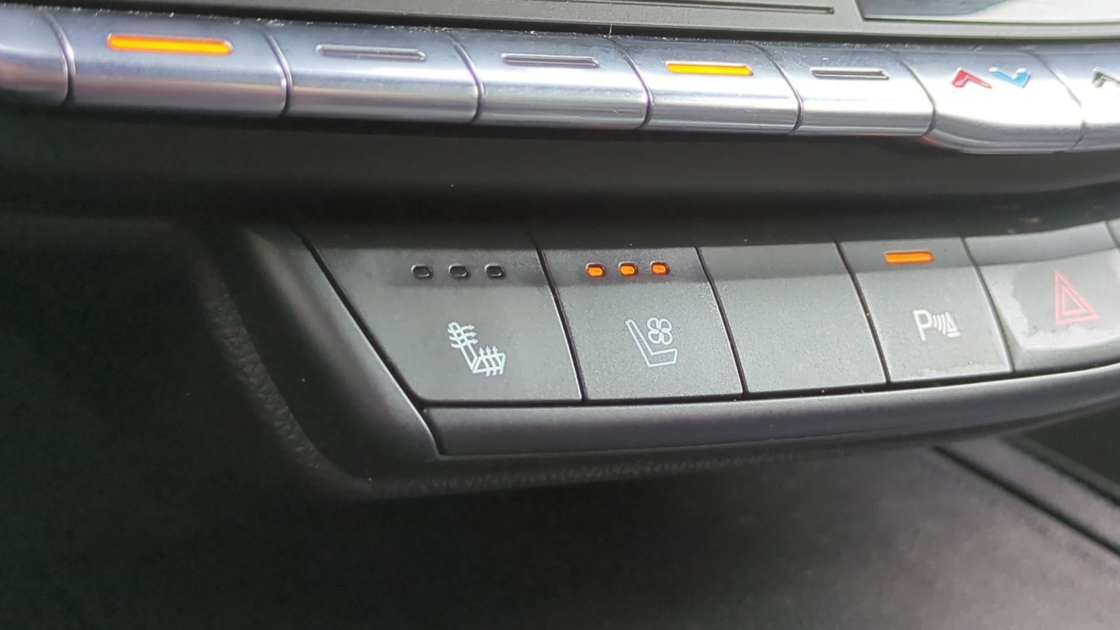 Thumbnail: 2019 Cadillac XT4 - 32