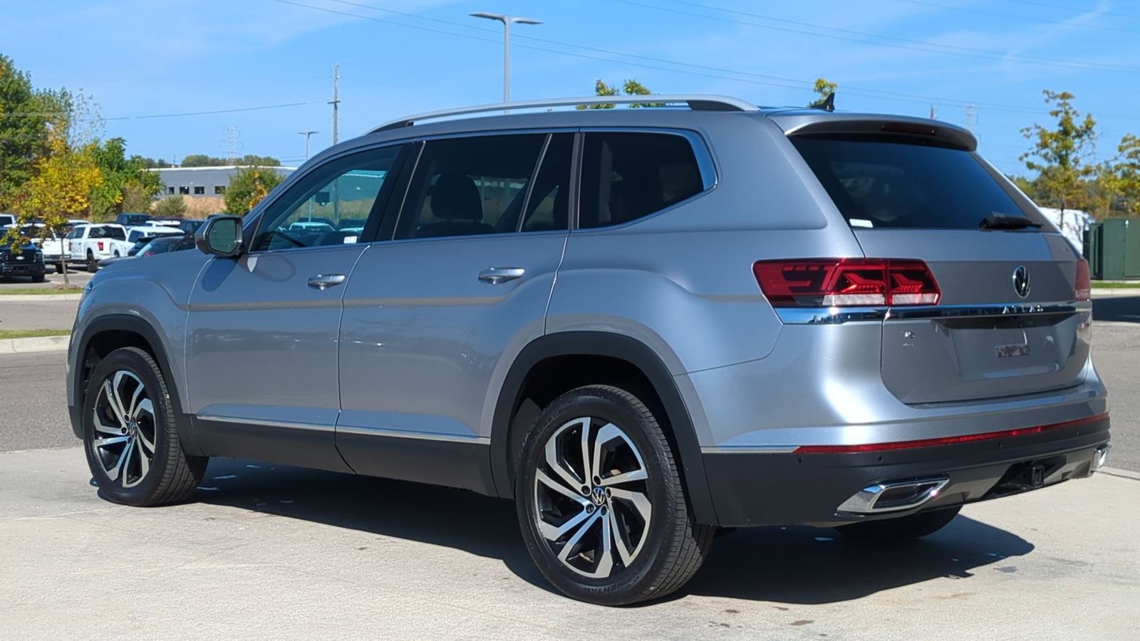 2021 Volkswagen Atlas SEL Premium photo 2