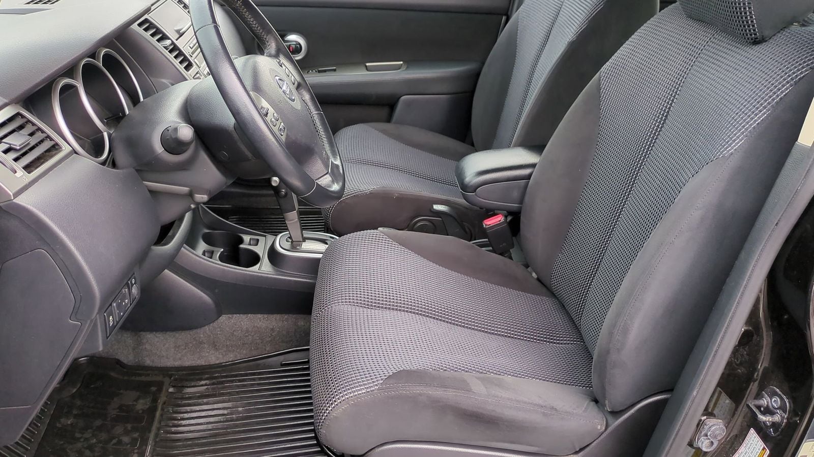 Thumbnail: 2011 Nissan Versa - 14