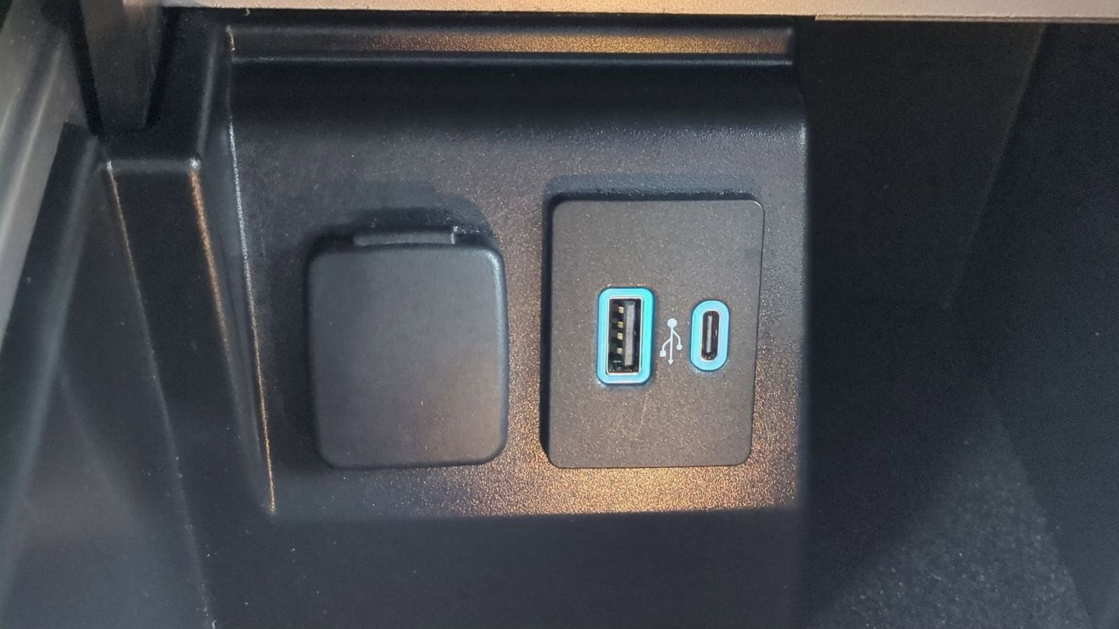 Thumbnail: 2021 Ford Explorer - 37