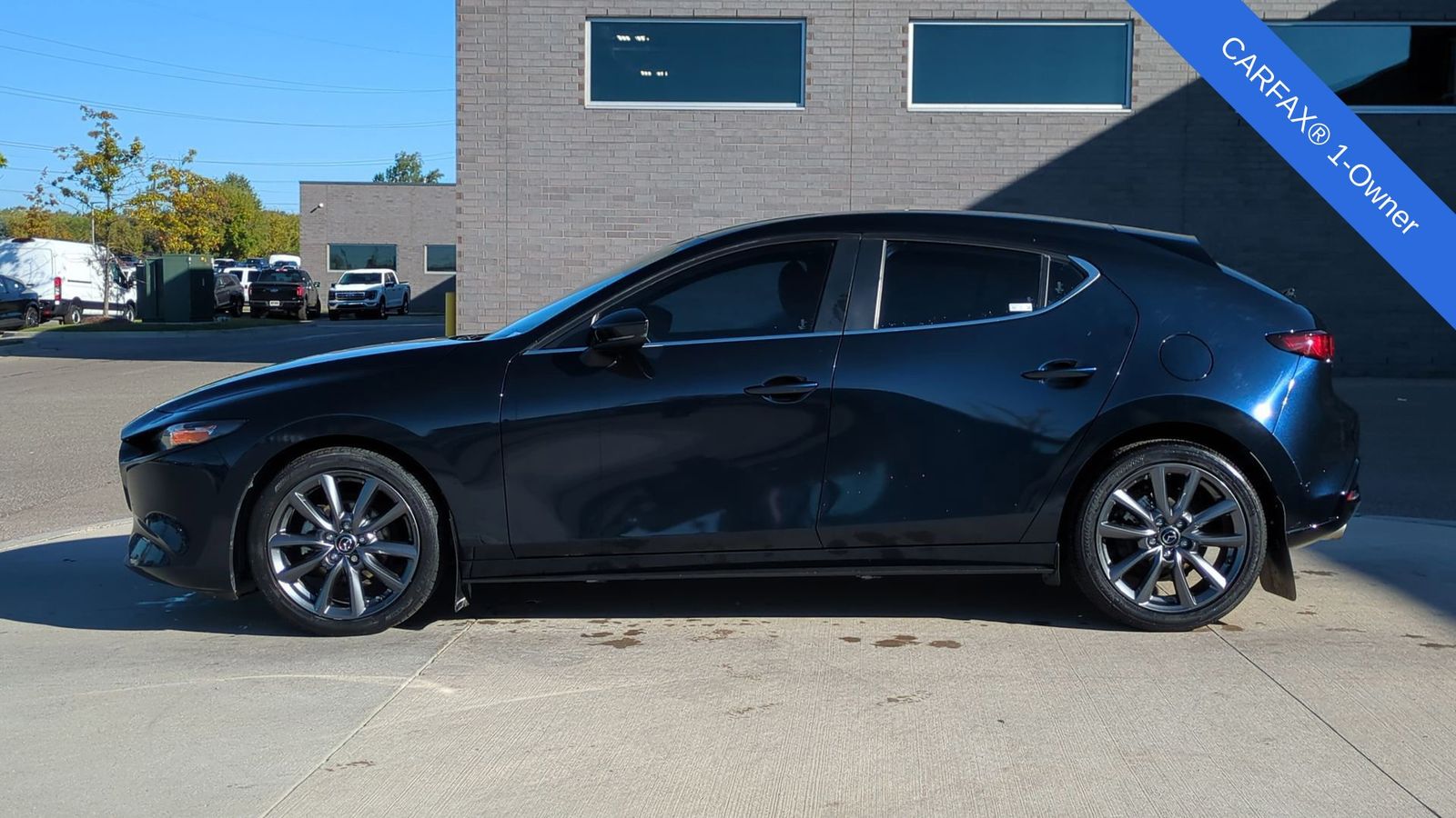 2021 Mazda Mazda3 Select Hatchback photo 2