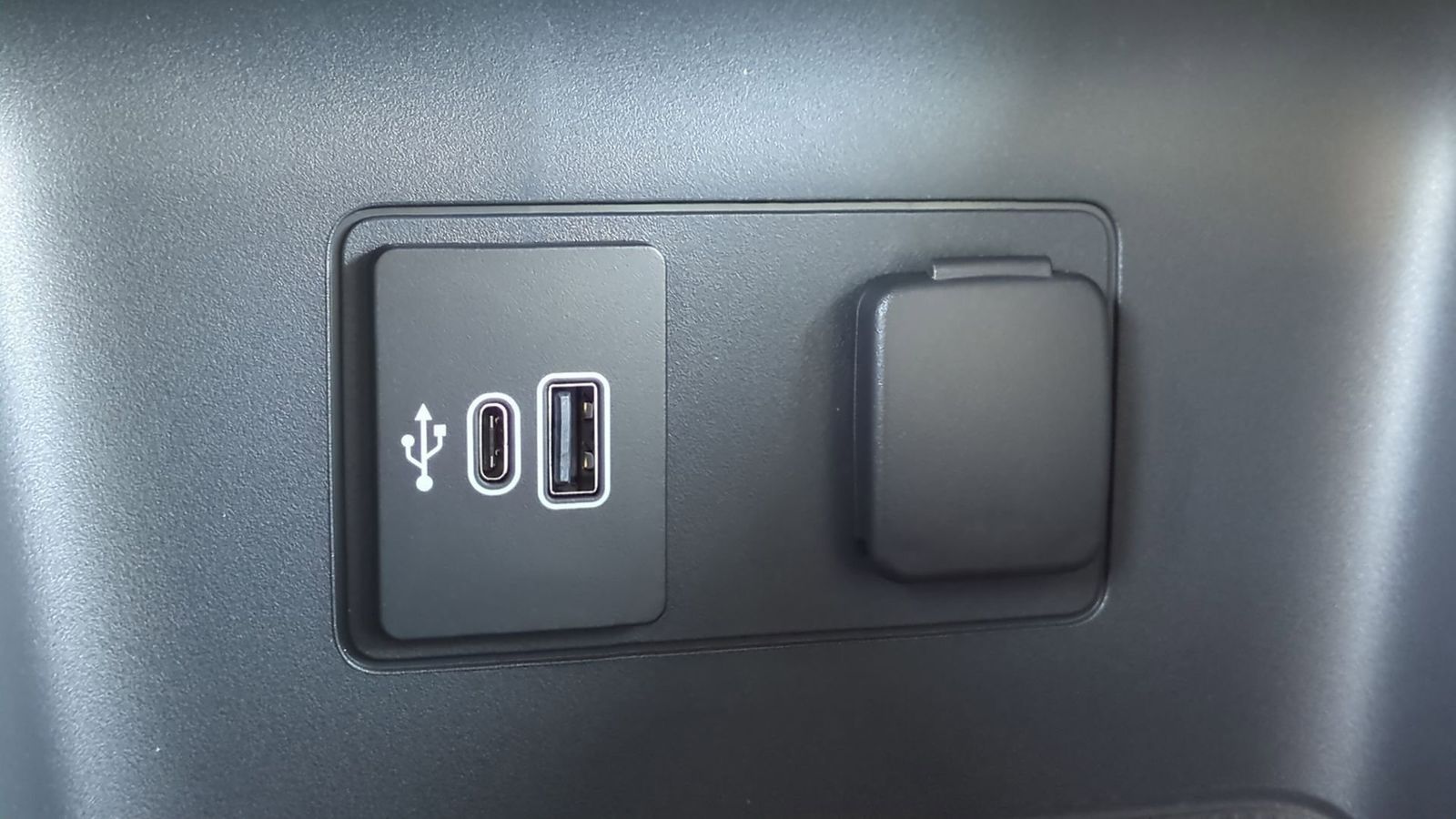 Thumbnail: 2026 Ford Explorer - 31