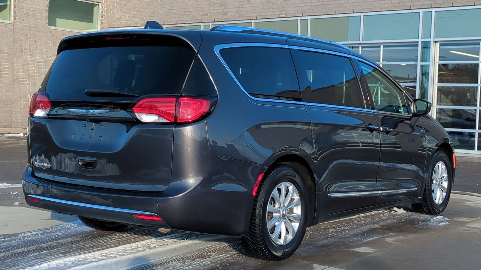 Thumbnail: 2018 Chrysler Pacifica - 7