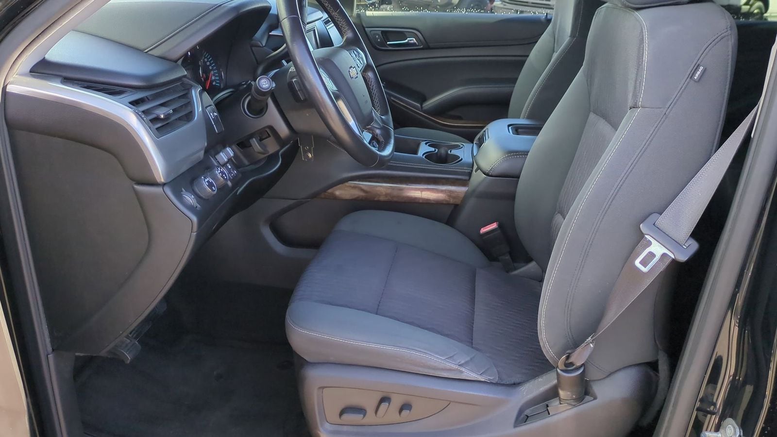 Thumbnail: 2015 Chevrolet Tahoe - 14