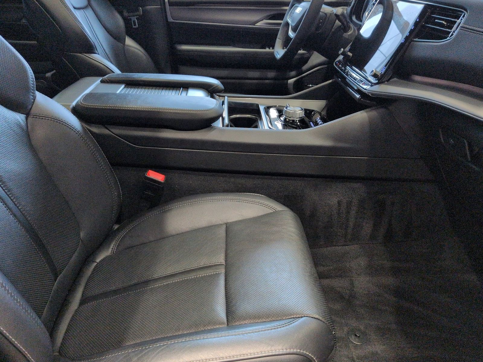 Thumbnail: 2024 Jeep Wagoneer - 29