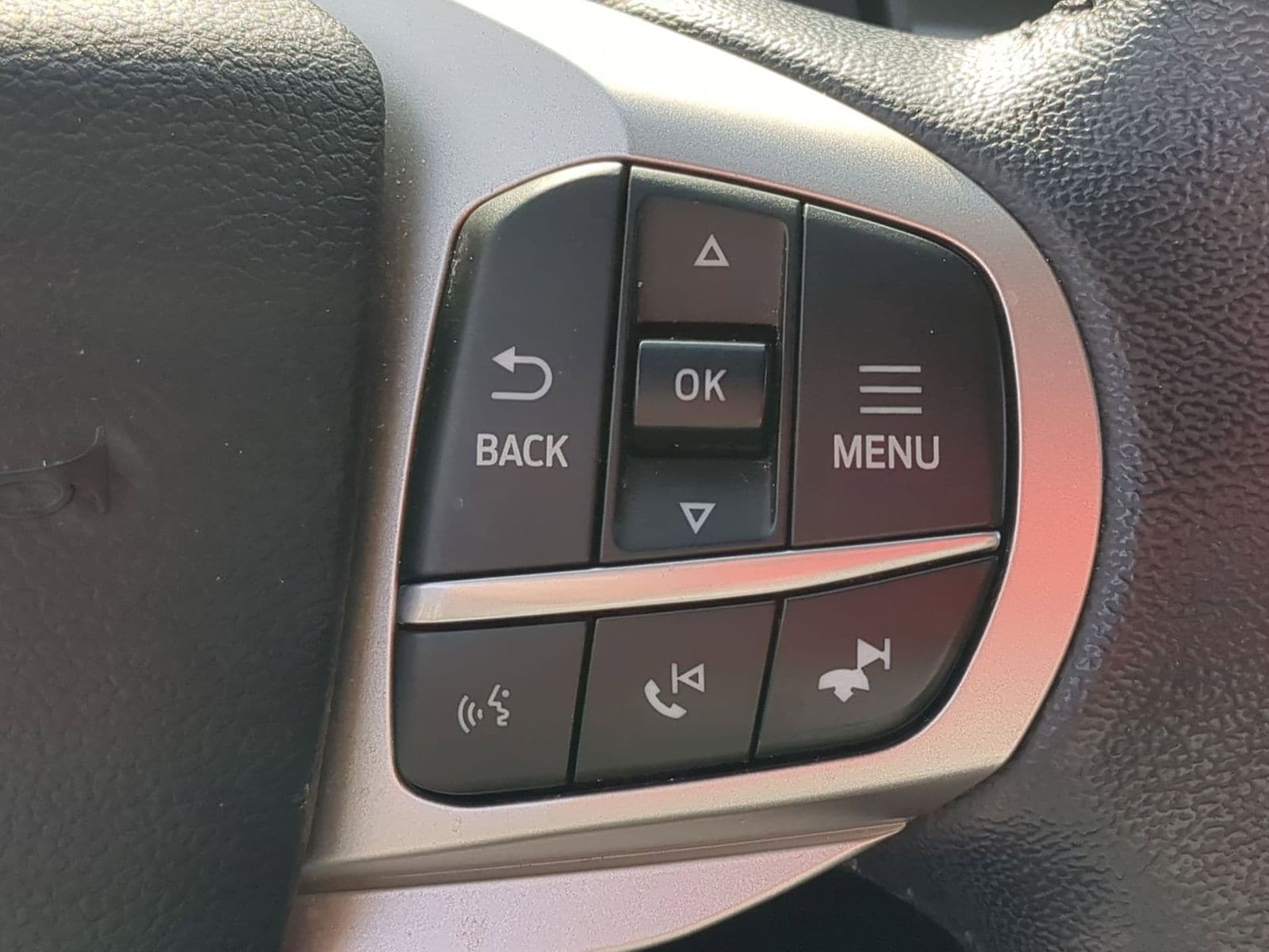 Thumbnail: 2020 Ford Explorer - 28