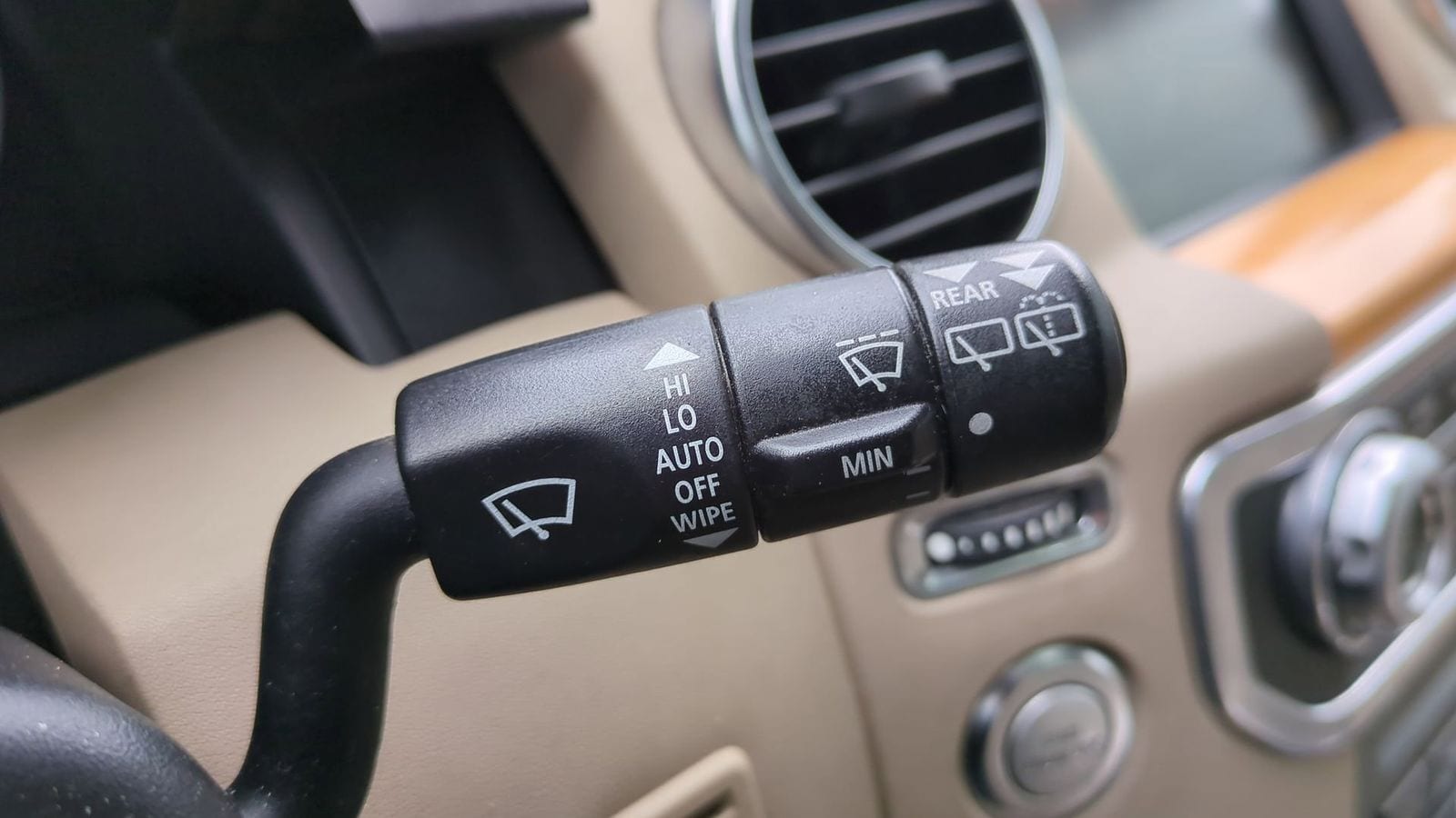 Thumbnail: 2011 Land Rover LR4 - 25