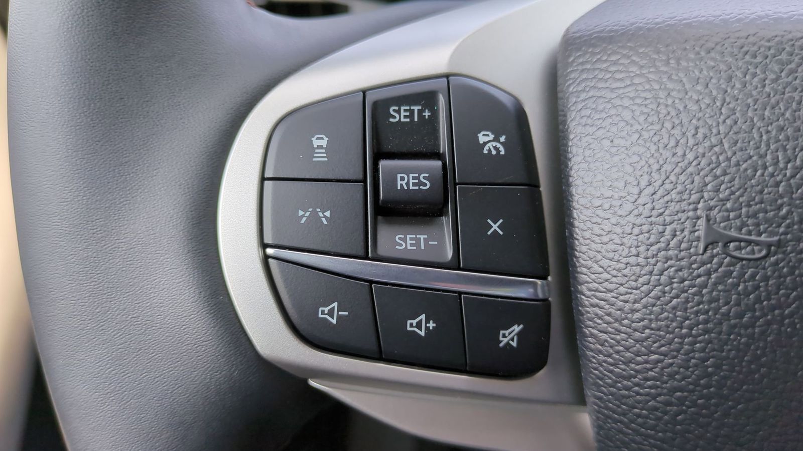 2025 Ford Explorer Active 22