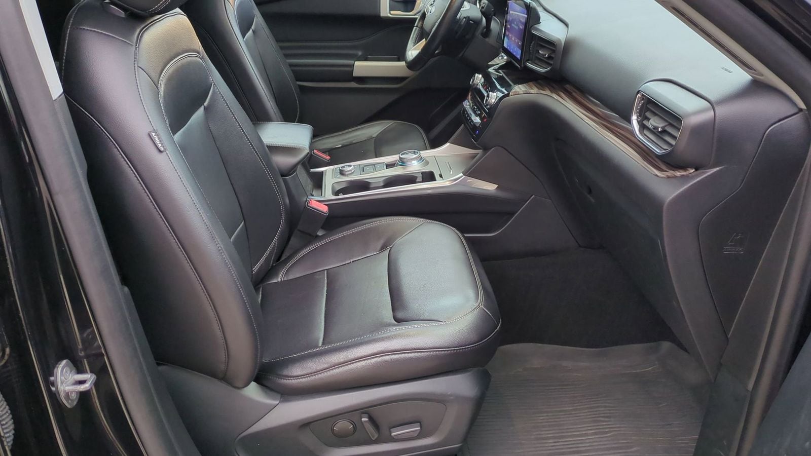 Thumbnail: 2021 Ford Explorer - 23