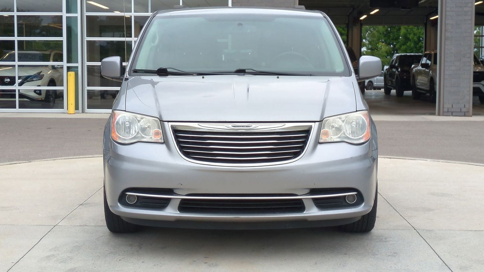 Thumbnail: 2014 Chrysler Town & Country - 12