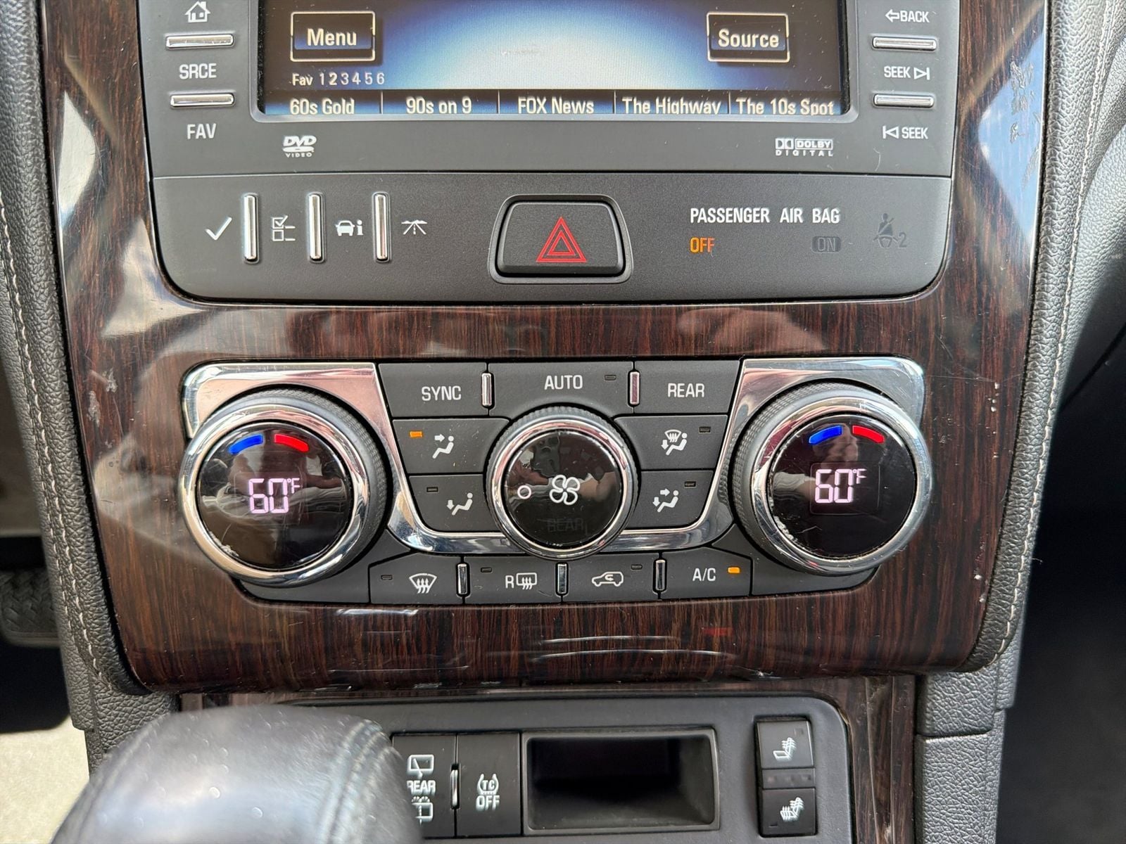 Thumbnail: 2015 Chevrolet Traverse - 33