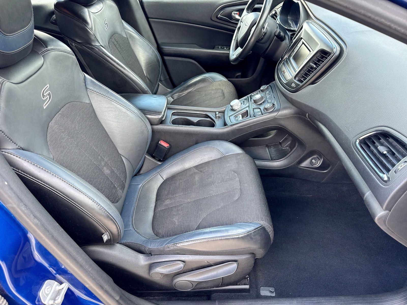 Thumbnail: 2016 Chrysler 200 - 22