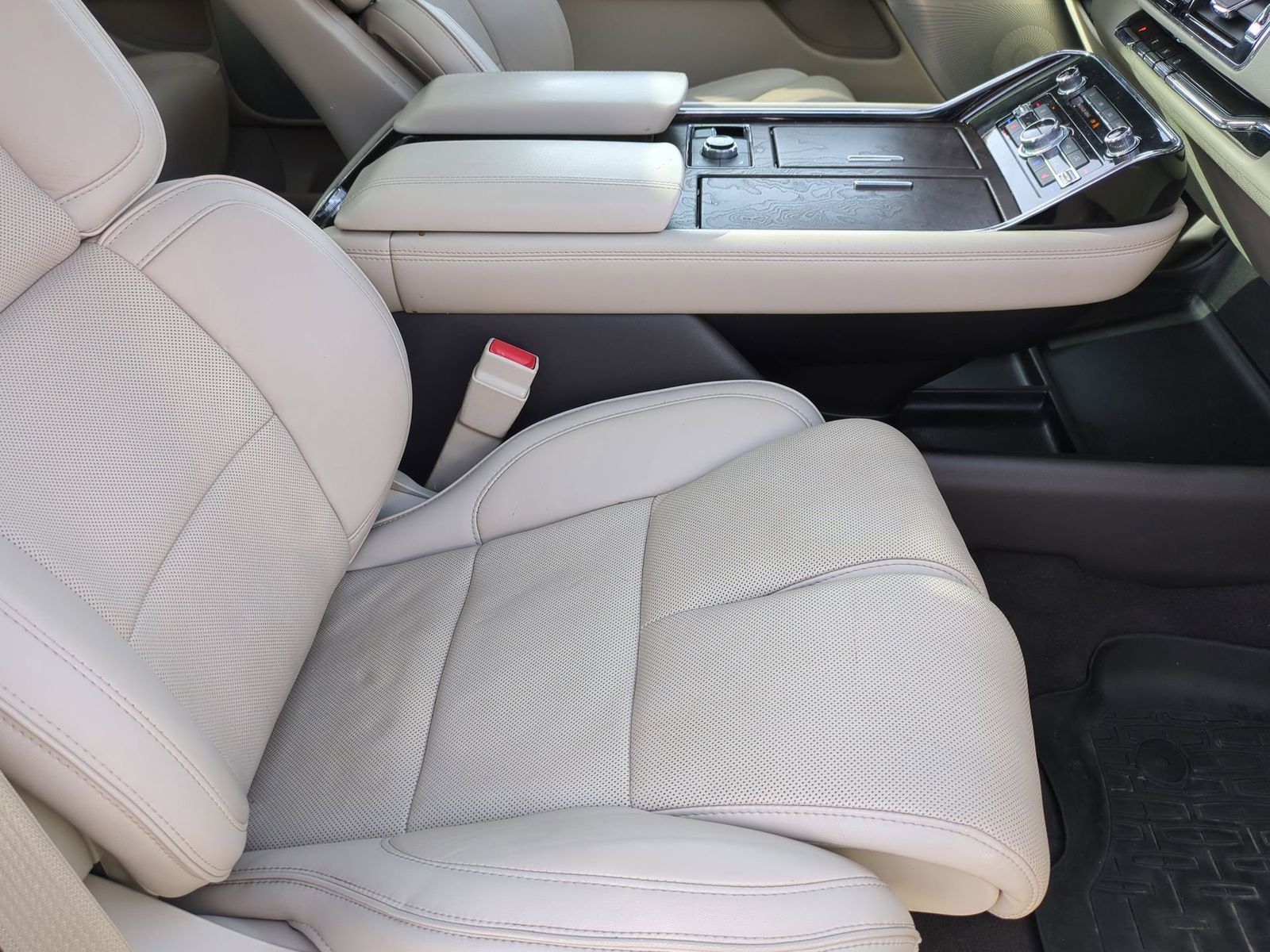 Thumbnail: 2018 Lincoln Navigator L - 30