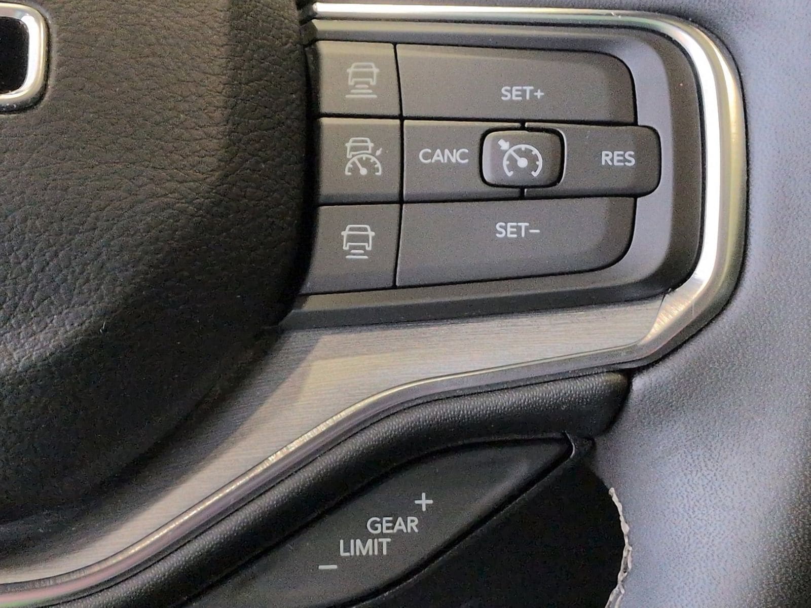 Thumbnail: 2024 Jeep Wagoneer - 32