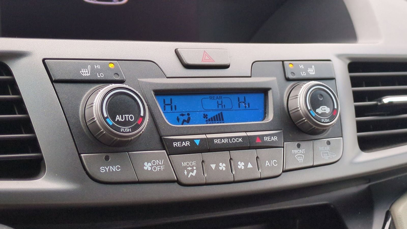 Thumbnail: 2012 Honda Odyssey - 28