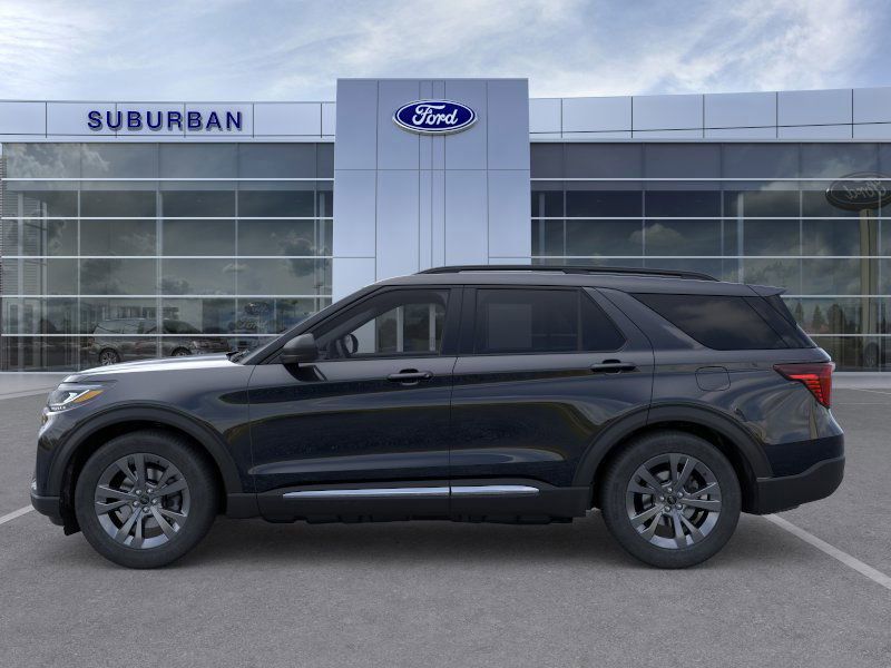 2025 Ford Explorer photo 2