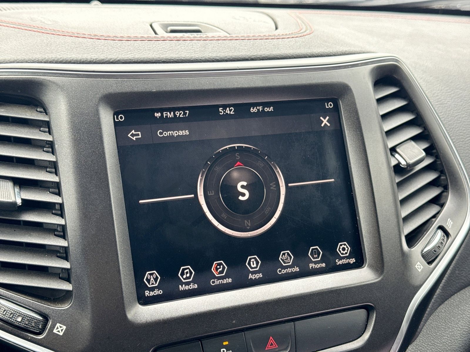 Thumbnail: 2019 Jeep Cherokee - 31