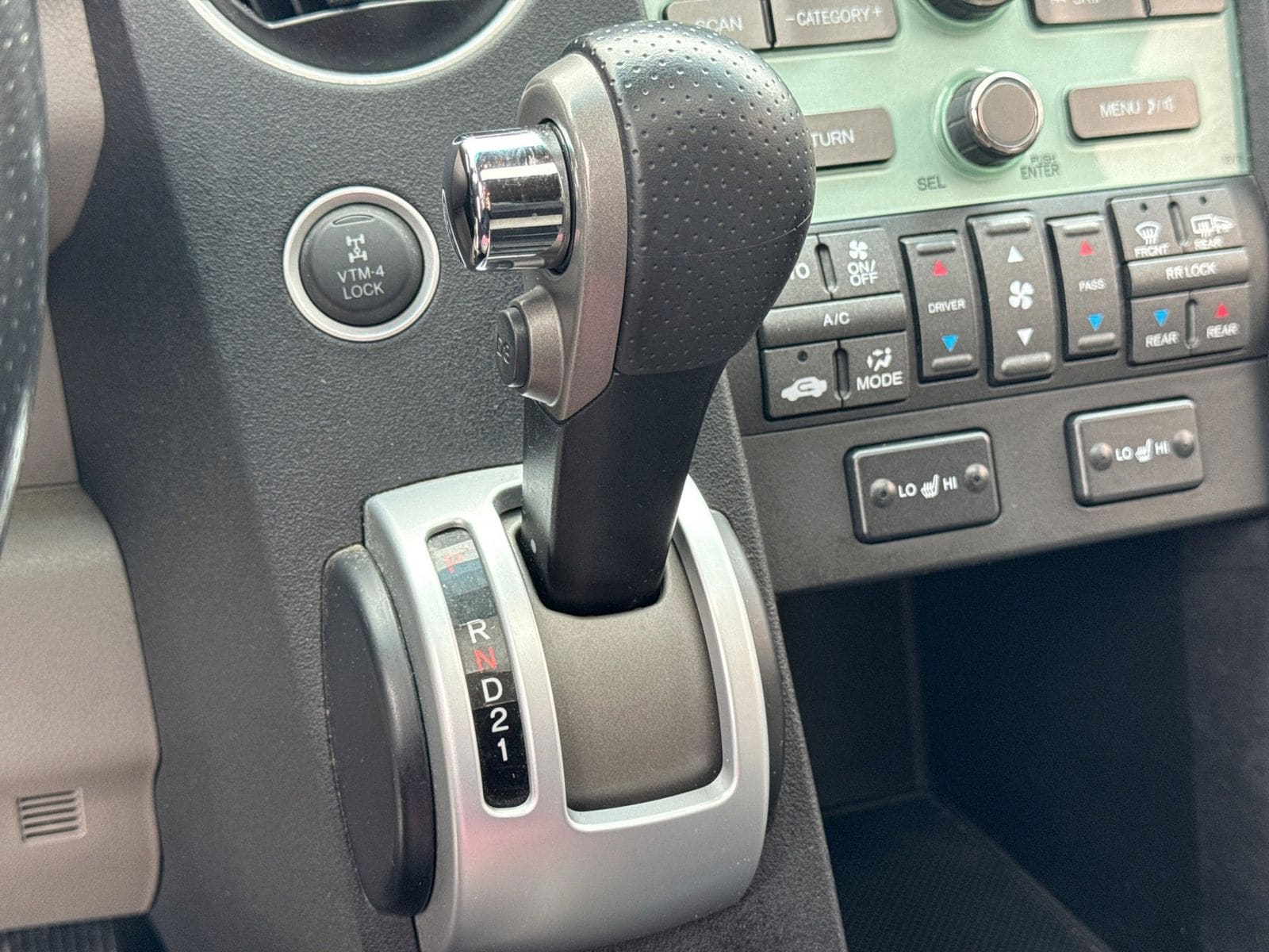 Thumbnail: 2010 Honda Pilot - 31