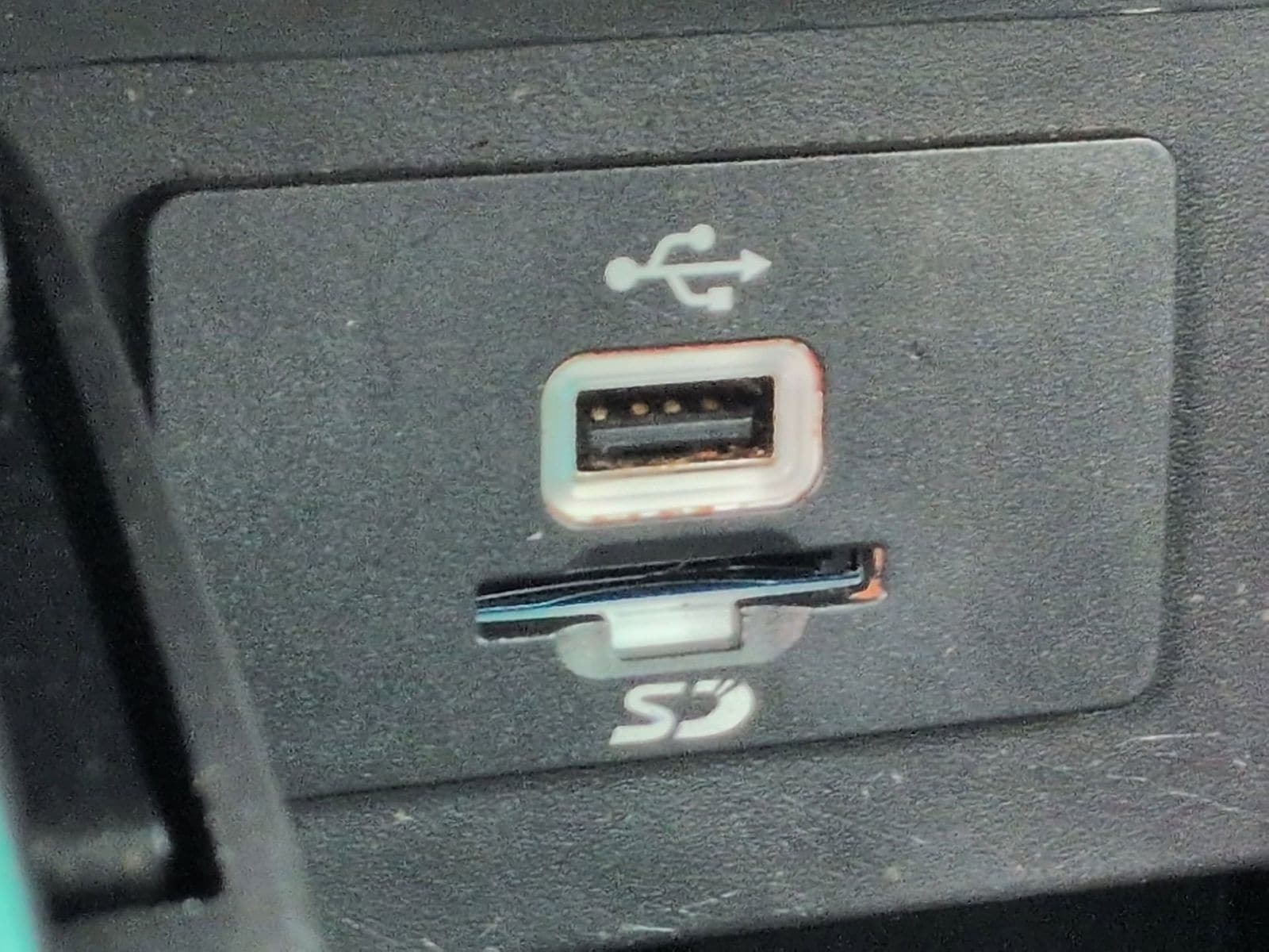 Thumbnail: 2016 Ford Explorer - 36