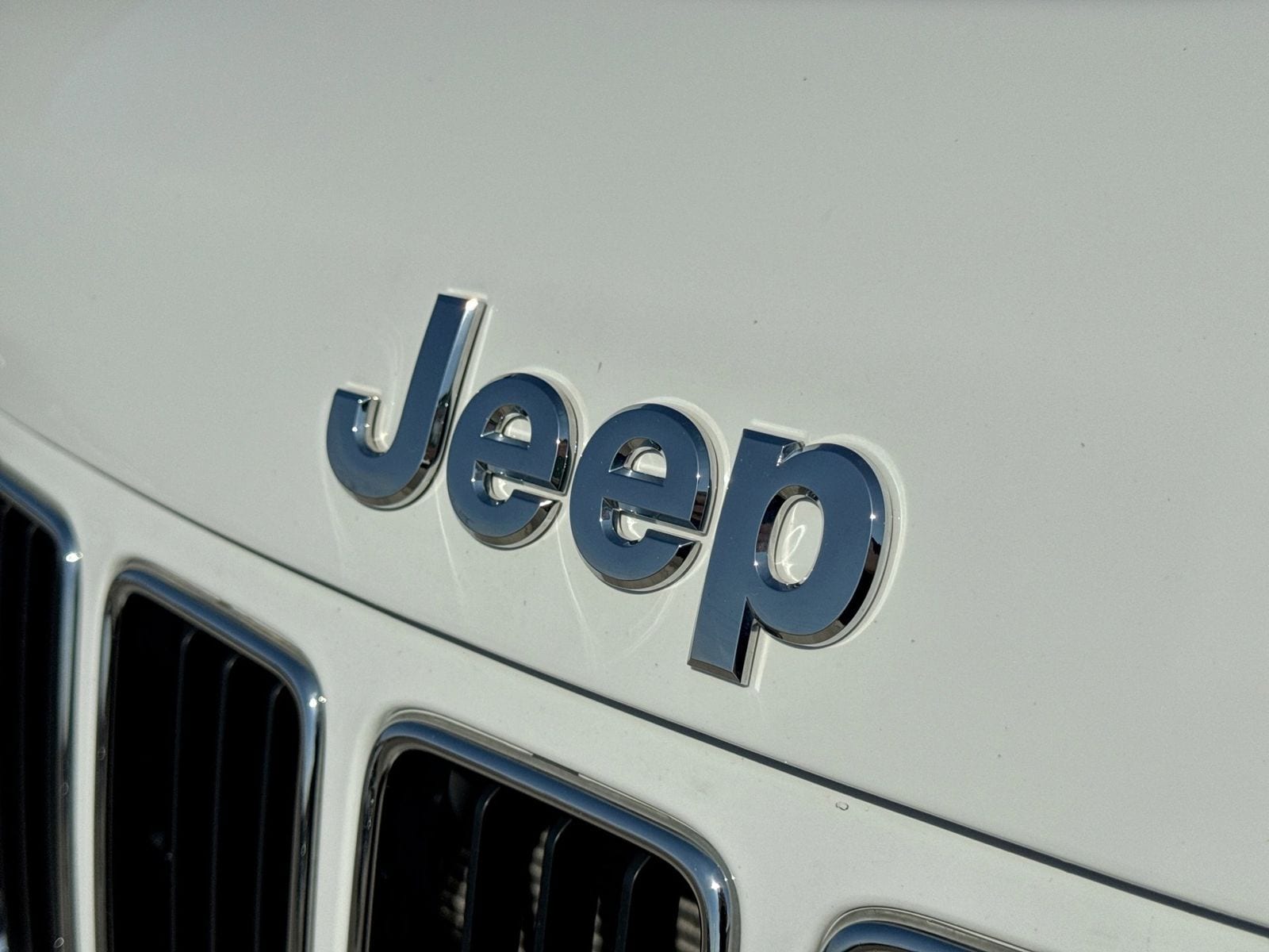 Thumbnail: 2015 Jeep Grand Cherokee - 13