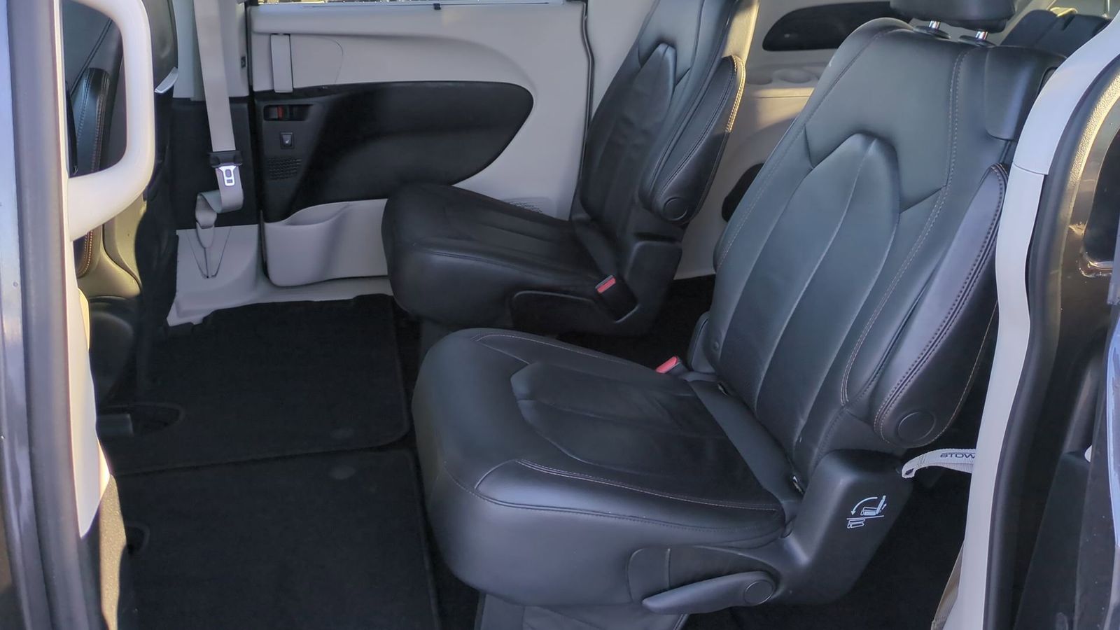 Thumbnail: 2018 Chrysler Pacifica - 20