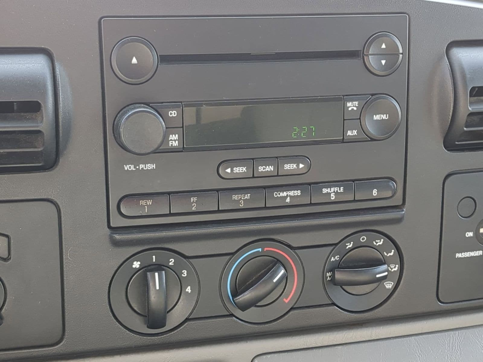 Thumbnail: 2006 Ford F-350 - 28