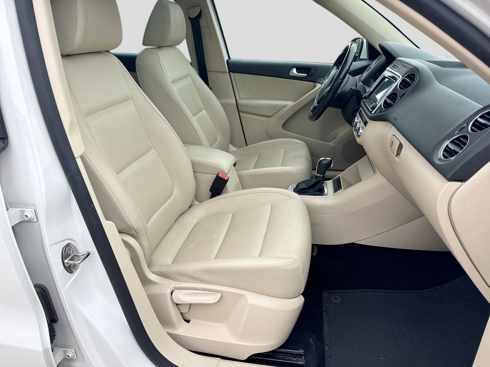 Thumbnail: 2013 Volkswagen Tiguan - 25