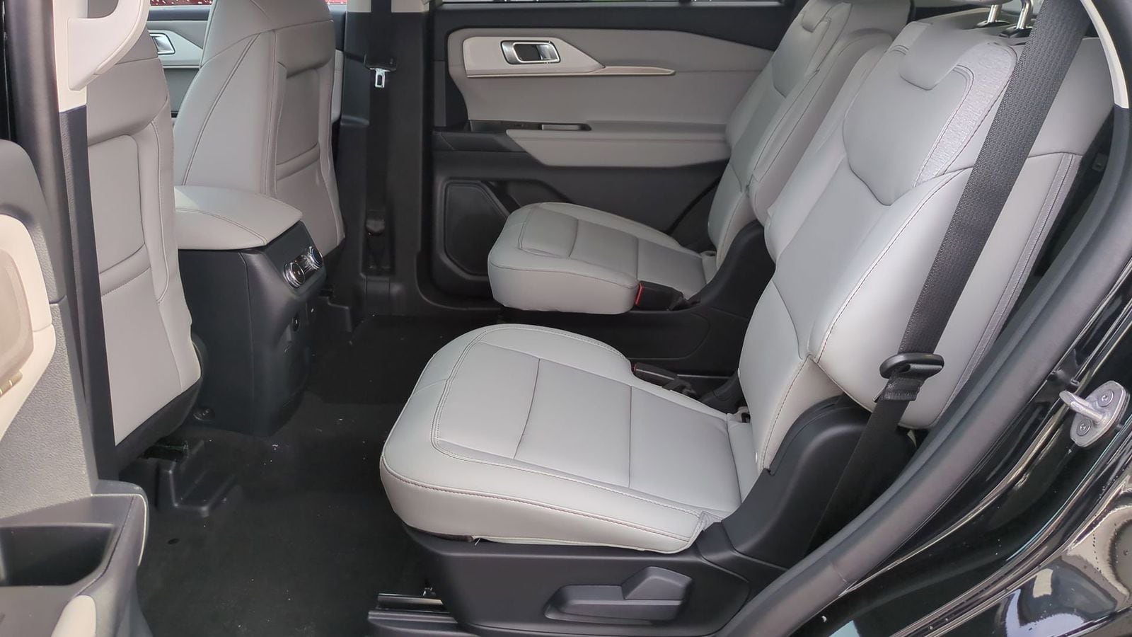 Thumbnail: 2026 Ford Explorer - 15