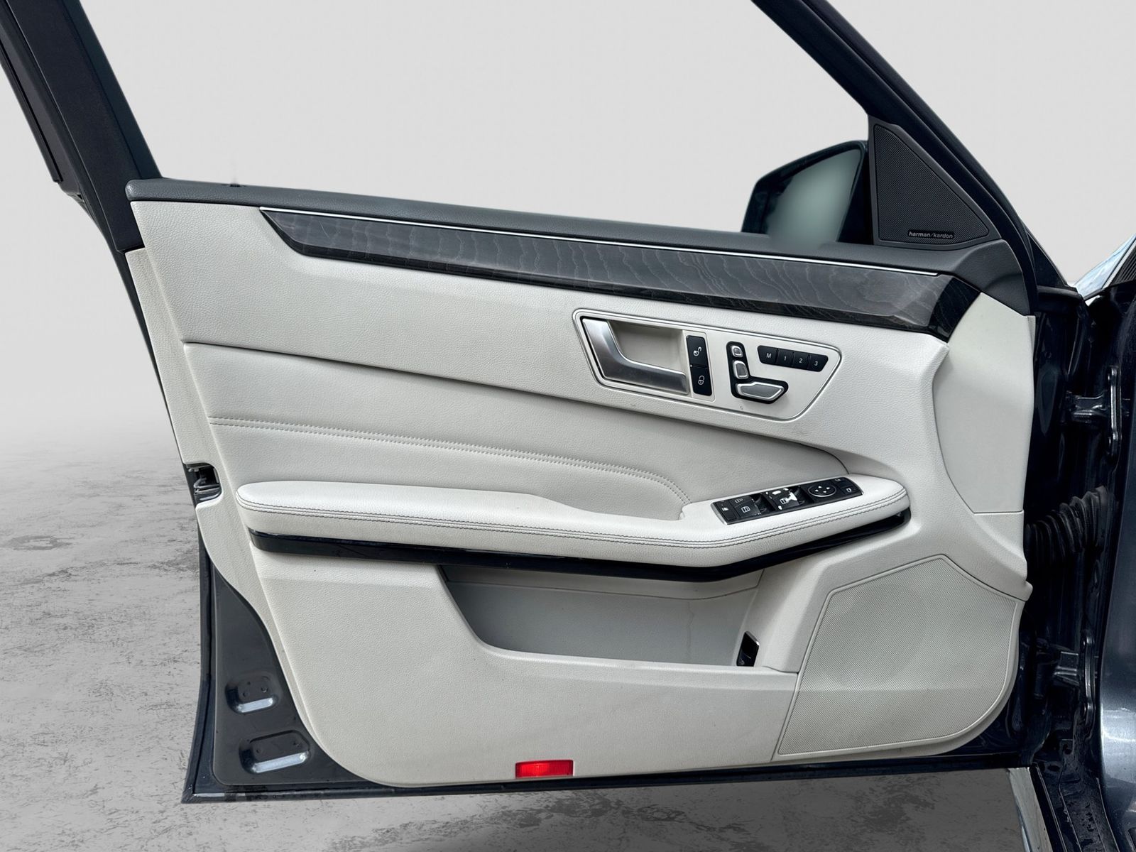 Thumbnail: 2014 Mercedes-Benz E-Class - 32