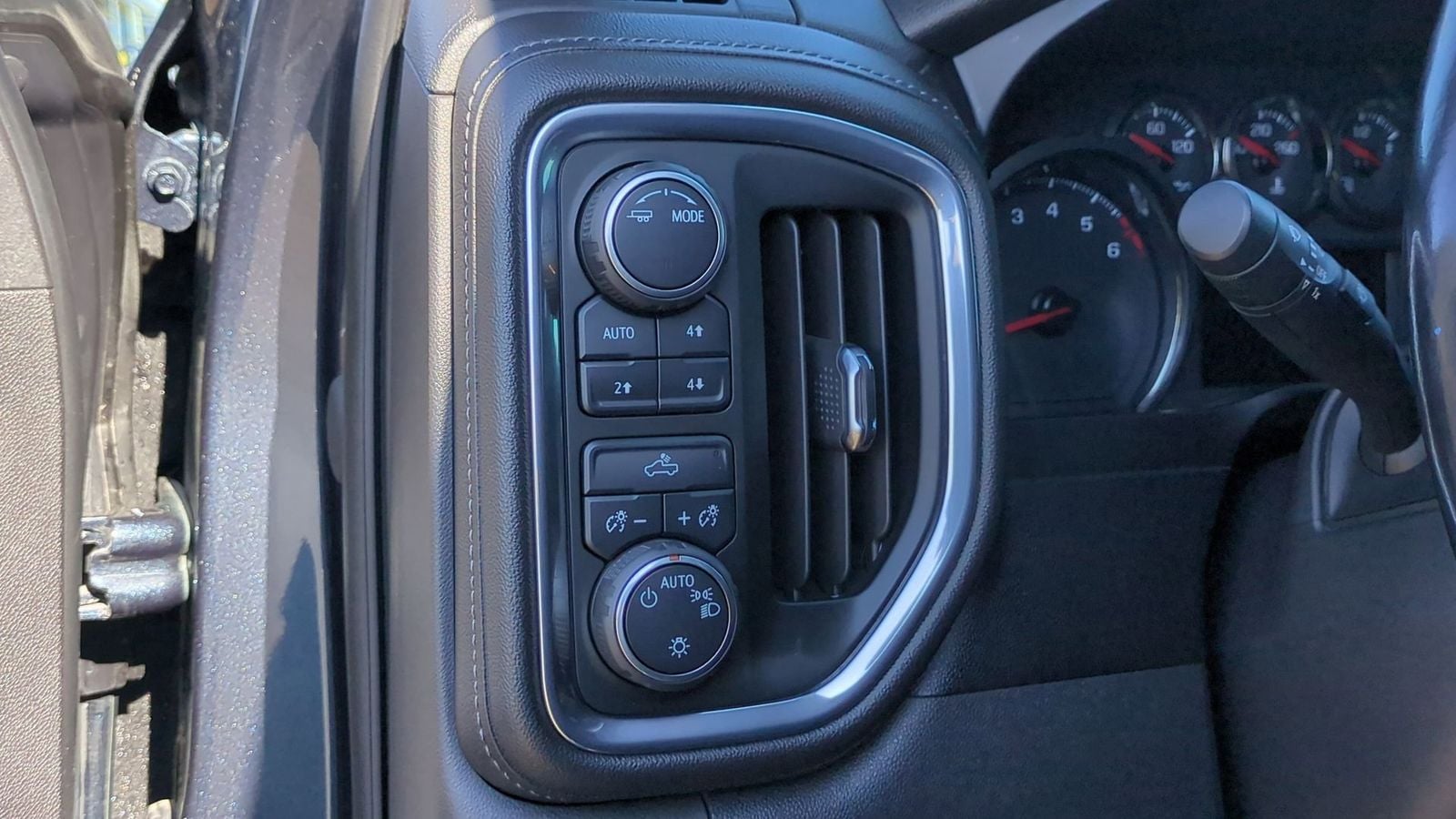 Thumbnail: 2020 Chevrolet Silverado 1500 - 19