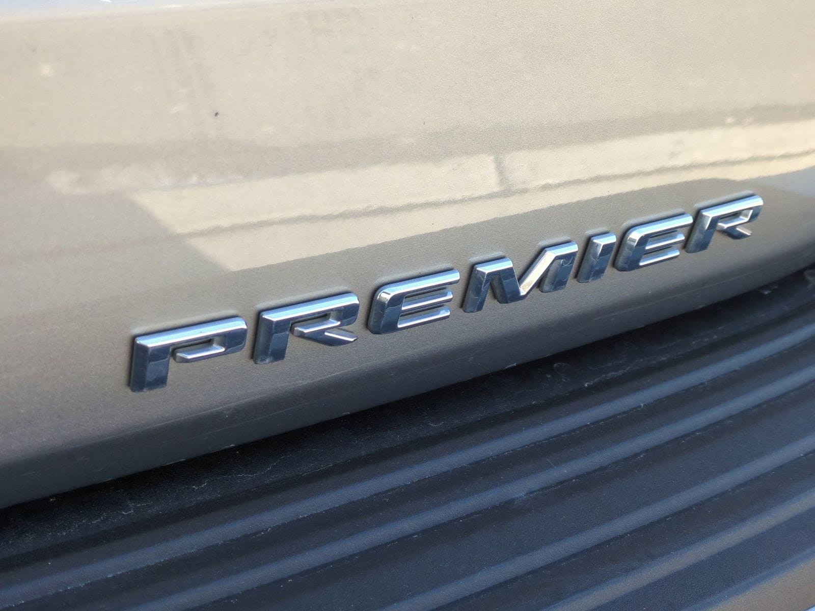 Thumbnail: 2023 Chevrolet Tahoe - 14