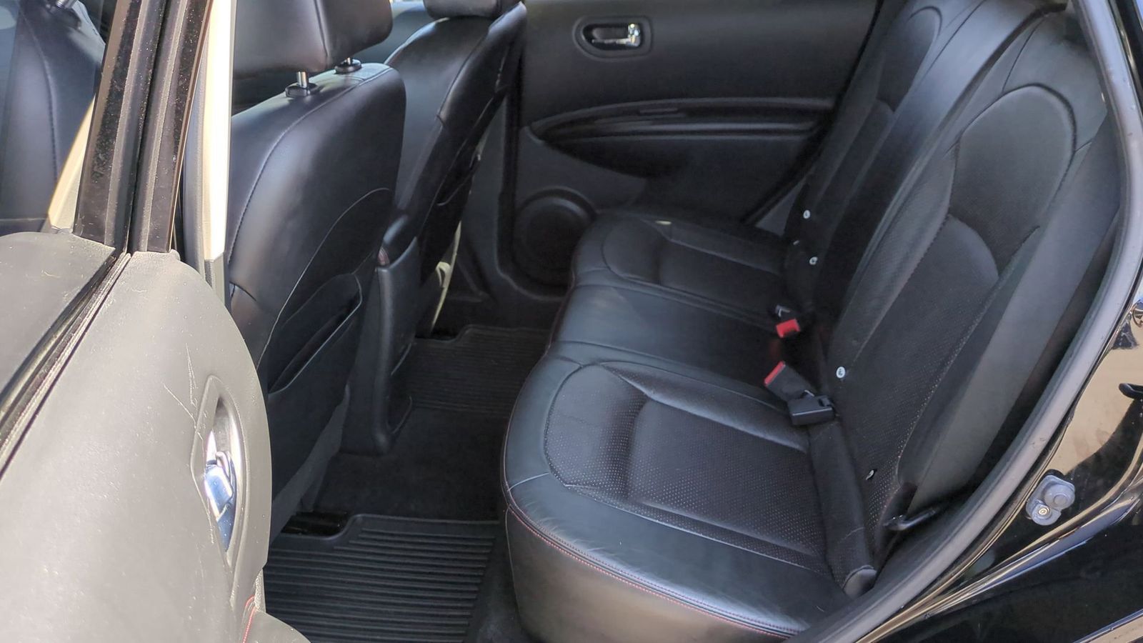 Thumbnail: 2011 Nissan Rogue - 19