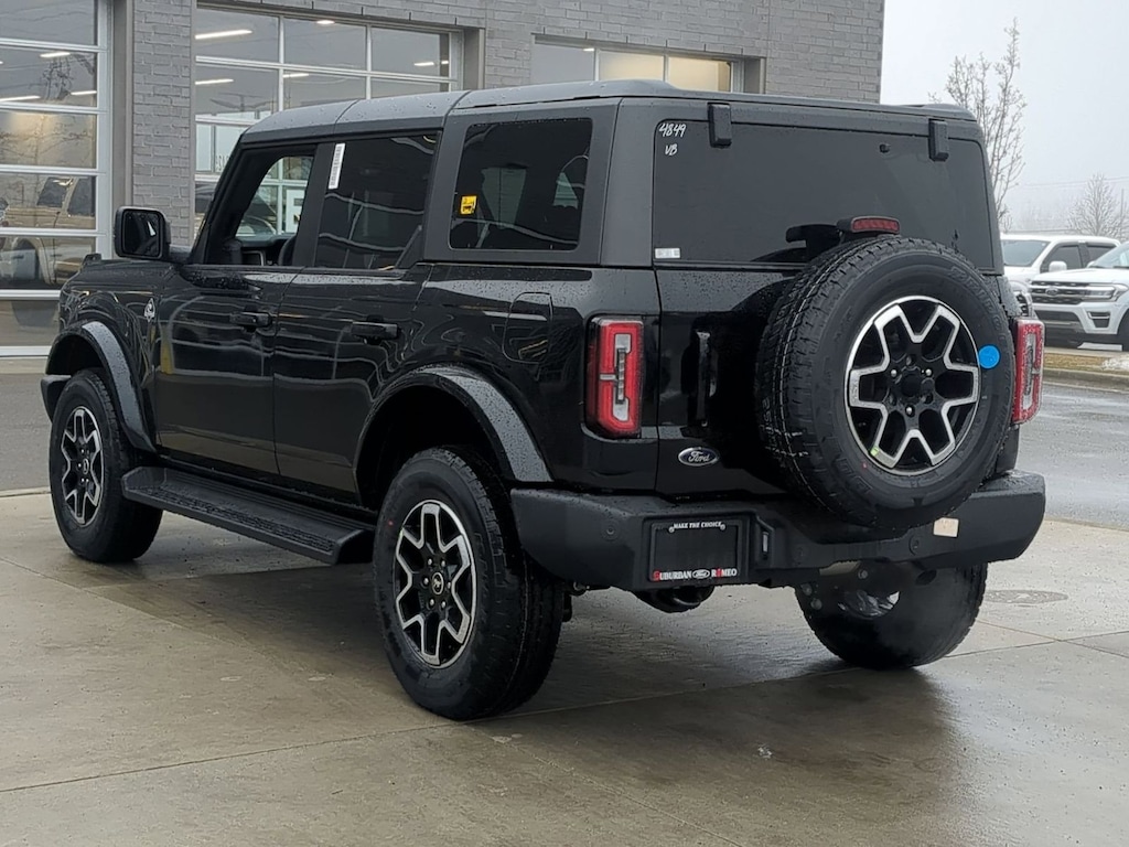 New 2025 Ford Bronco Outer Banks SUV