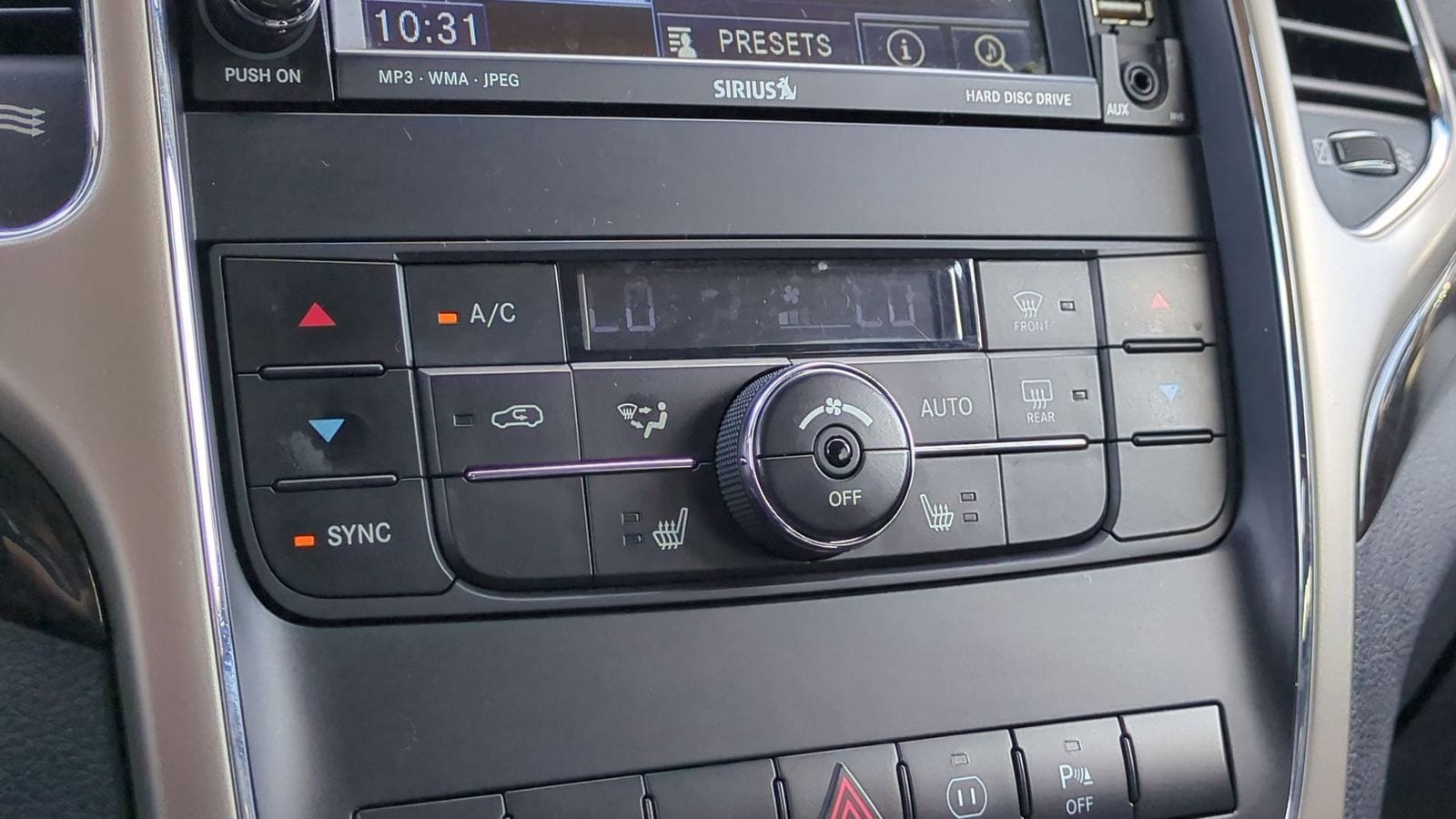 Thumbnail: 2011 Jeep Grand Cherokee - 32