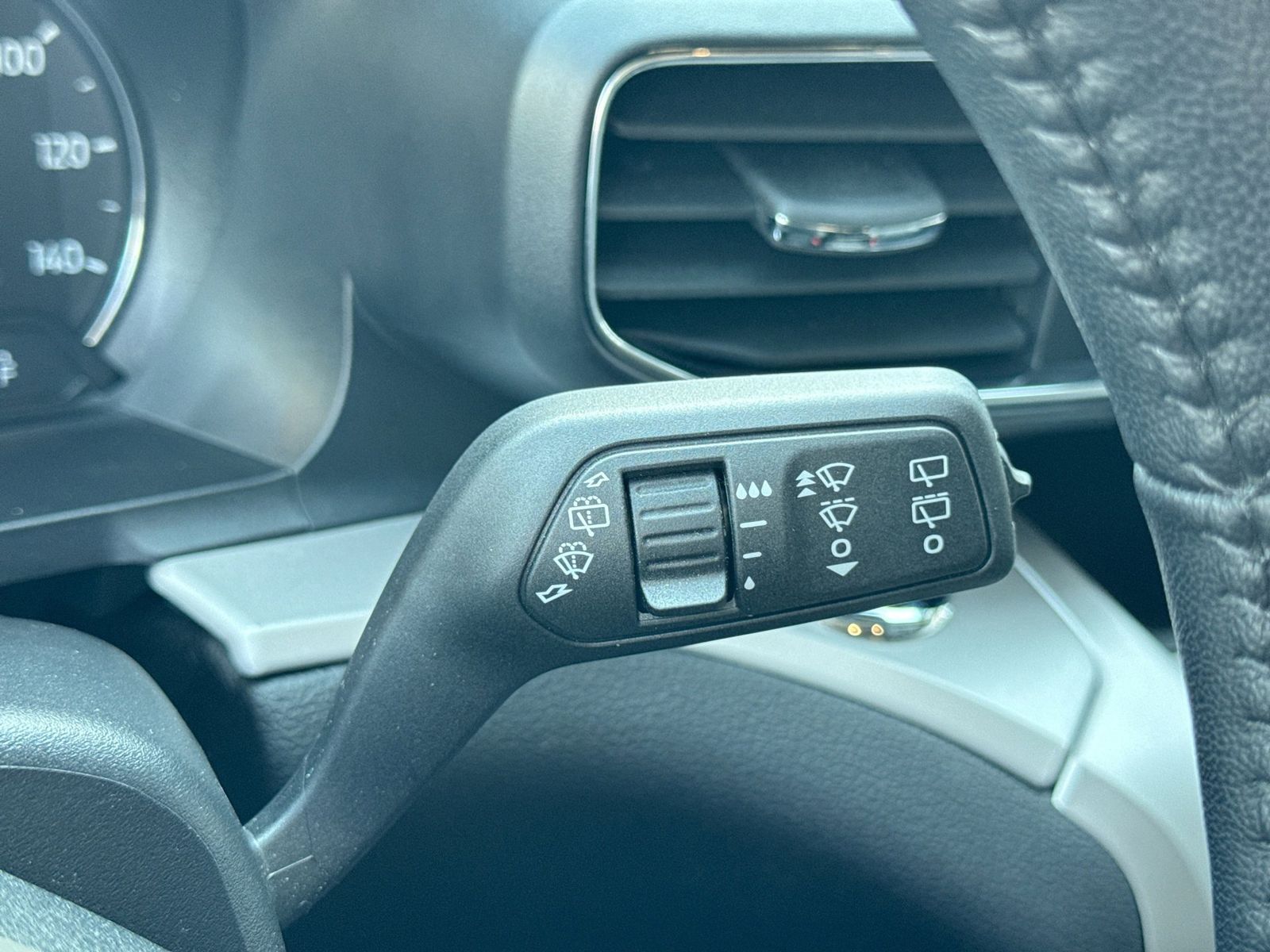 Thumbnail: 2024 Ford Explorer - 28