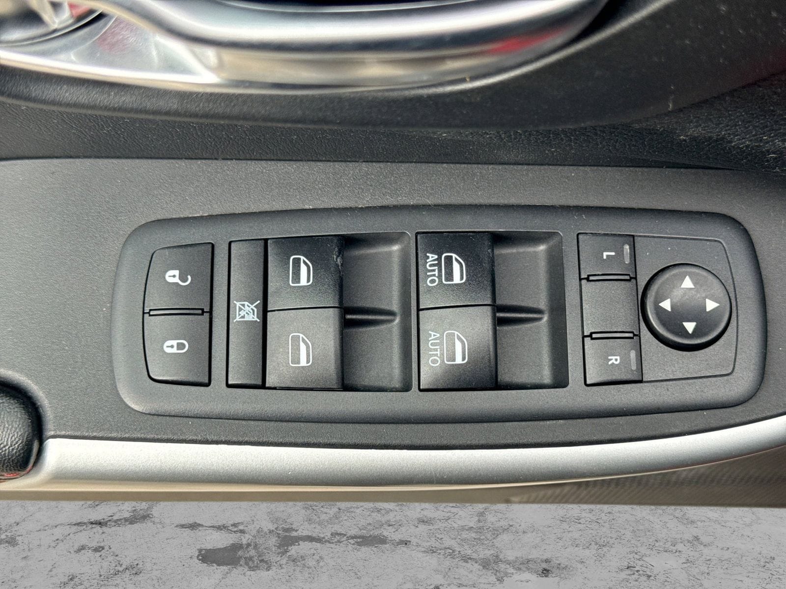 Thumbnail: 2018 Jeep Cherokee - 17