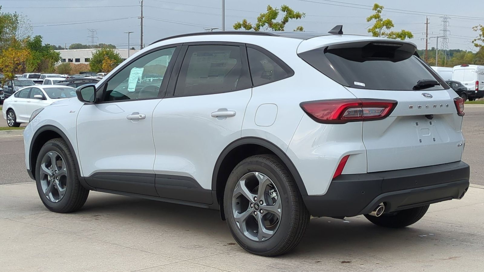 2025 Ford Escape ST-Line photo 2