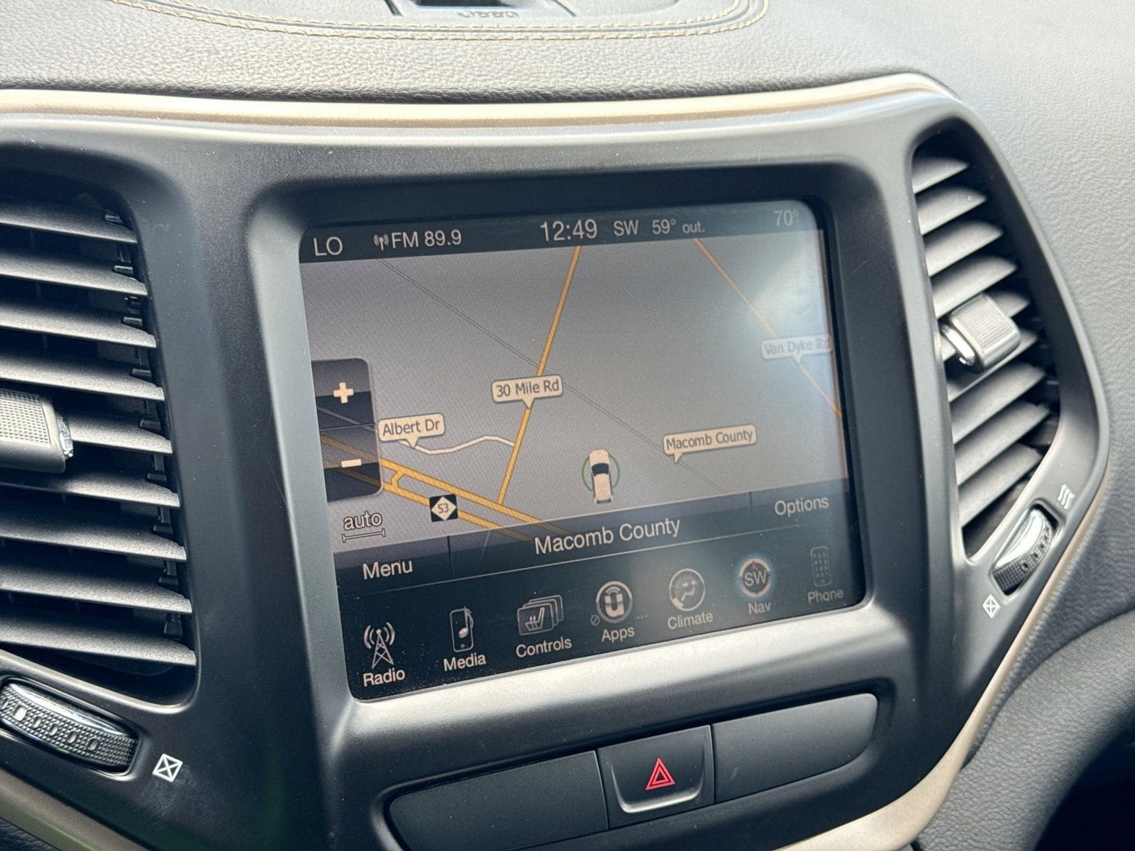 Thumbnail: 2016 Jeep Cherokee - 30