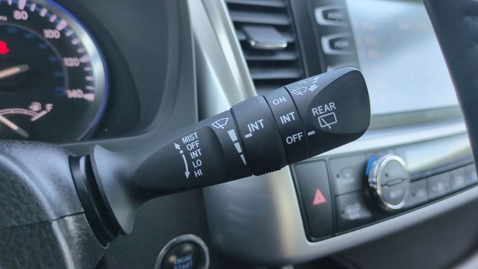 Thumbnail: 2015 Toyota Highlander - 25