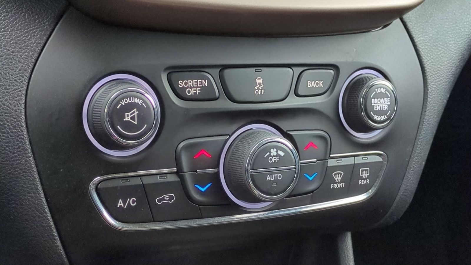 Thumbnail: 2016 Jeep Cherokee - 33