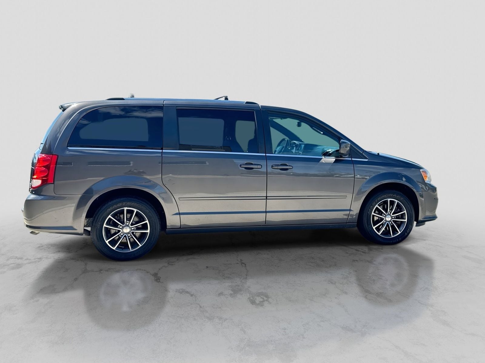 Thumbnail: 2017 Dodge Grand Caravan - 9
