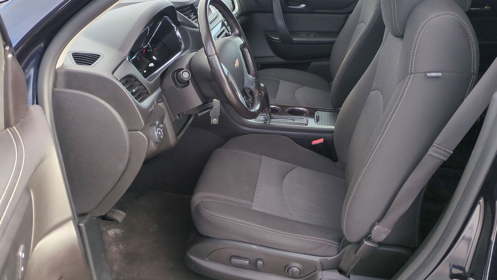 Thumbnail: 2017 Chevrolet Traverse - 15