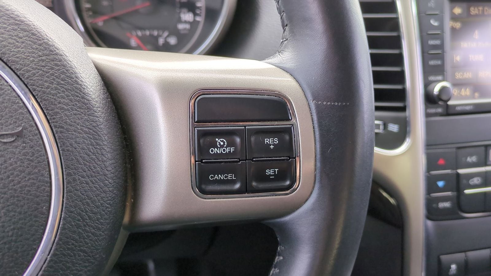 2013 Jeep Grand Cherokee Laredo 23