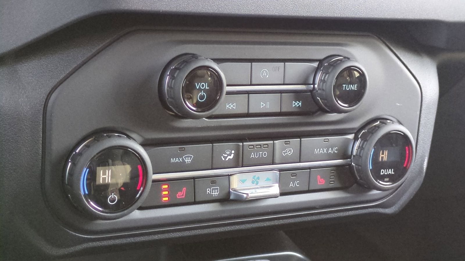 Thumbnail: 2025 Ford Bronco - 28