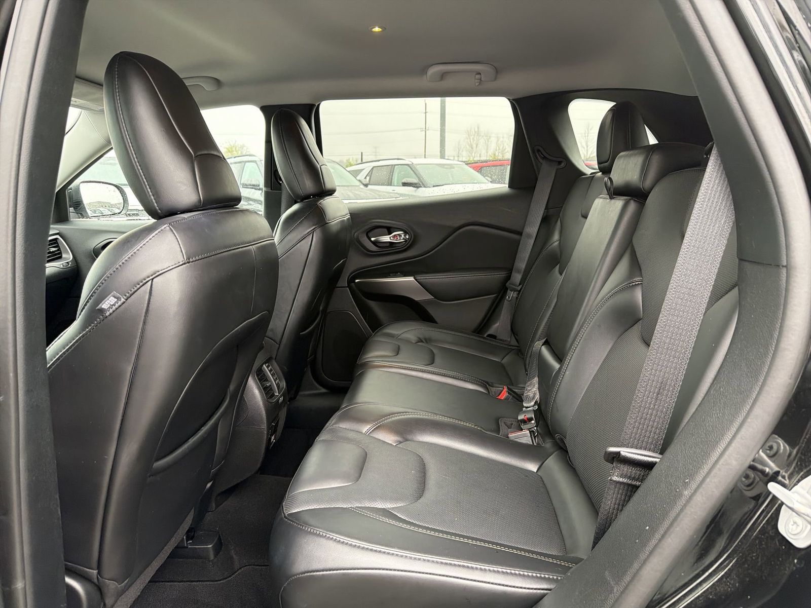 Thumbnail: 2021 Jeep Cherokee - 21