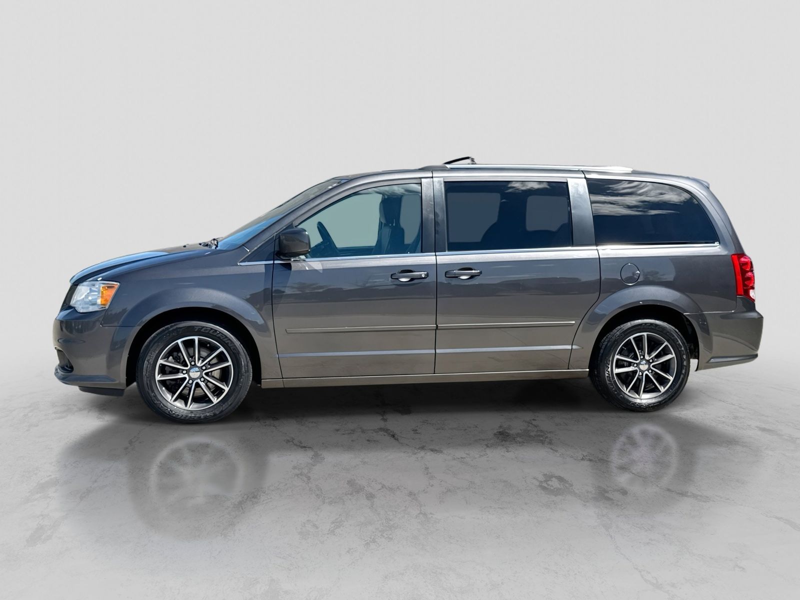 Thumbnail: 2017 Dodge Grand Caravan - 3