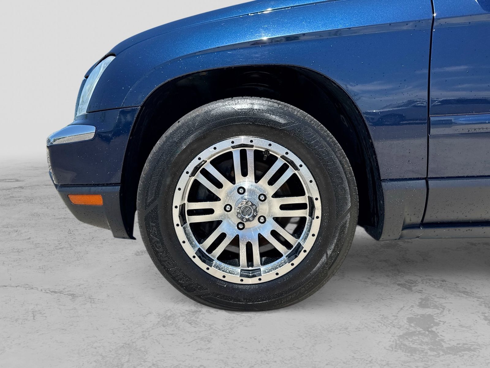 Thumbnail: 2005 Chrysler Pacifica - 14