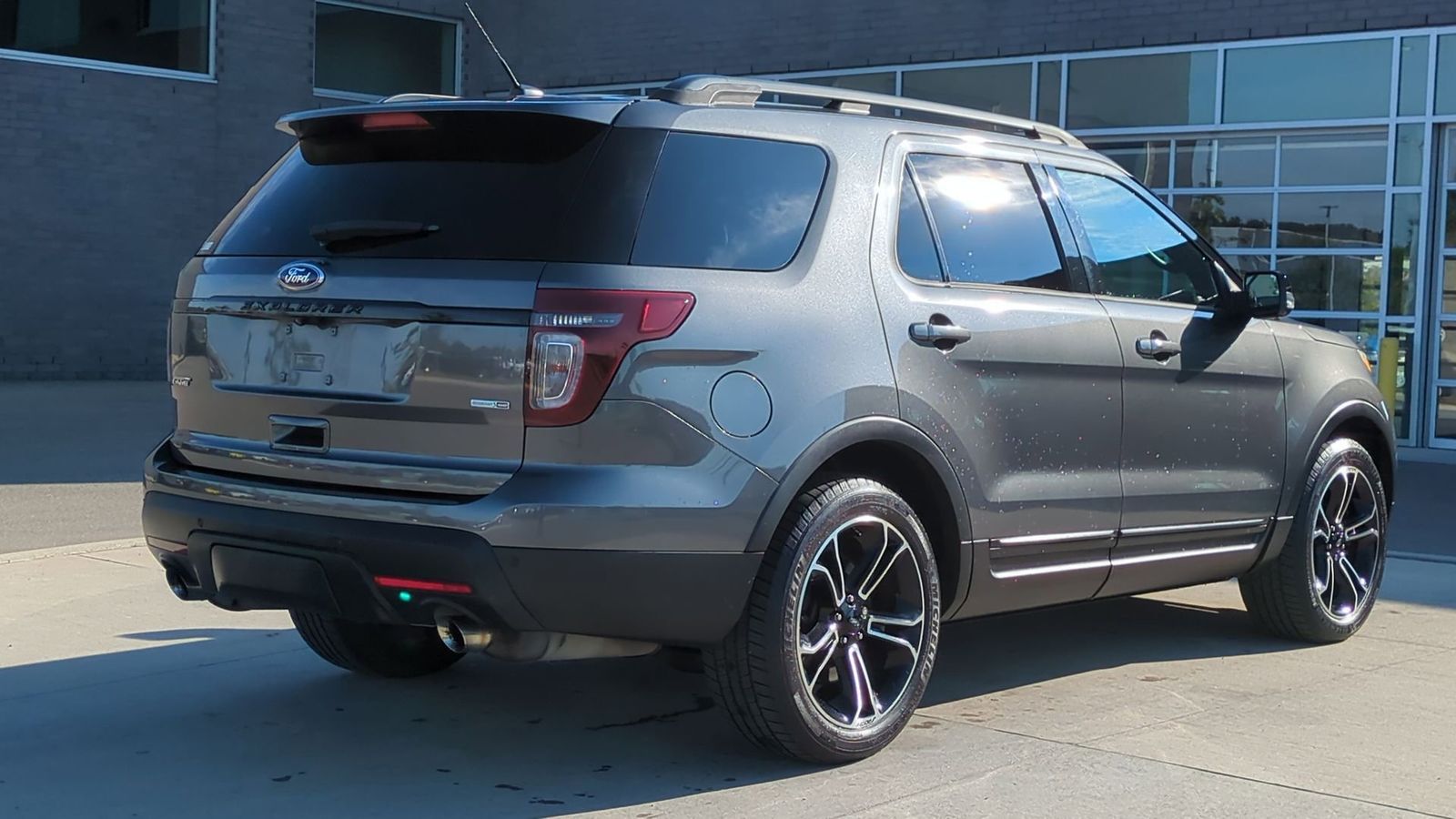 Thumbnail: 2015 Ford Explorer - 6
