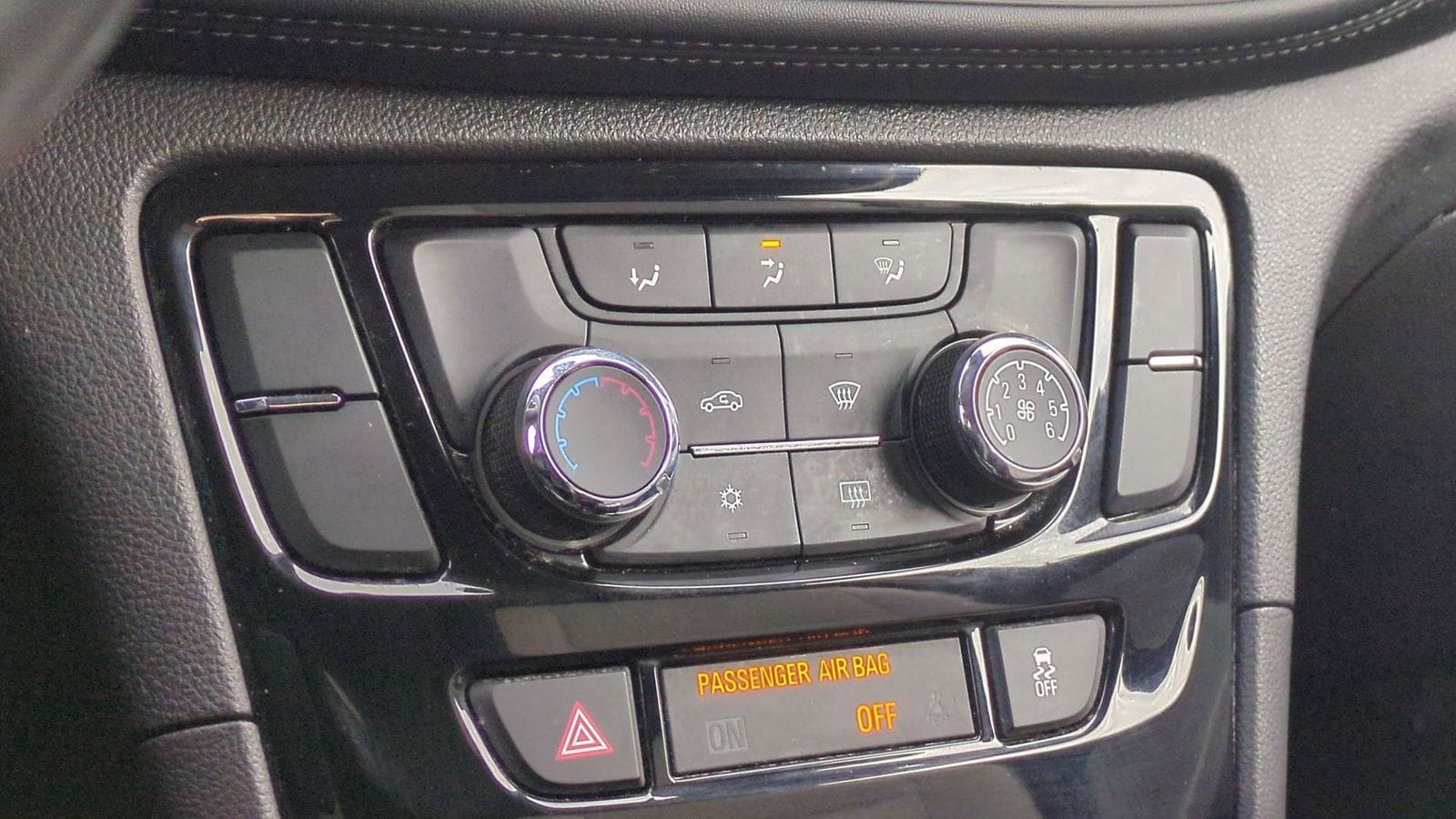 Thumbnail: 2018 Buick Encore - 32