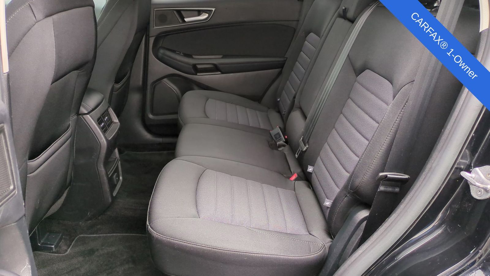2016 Ford Edge SE 18